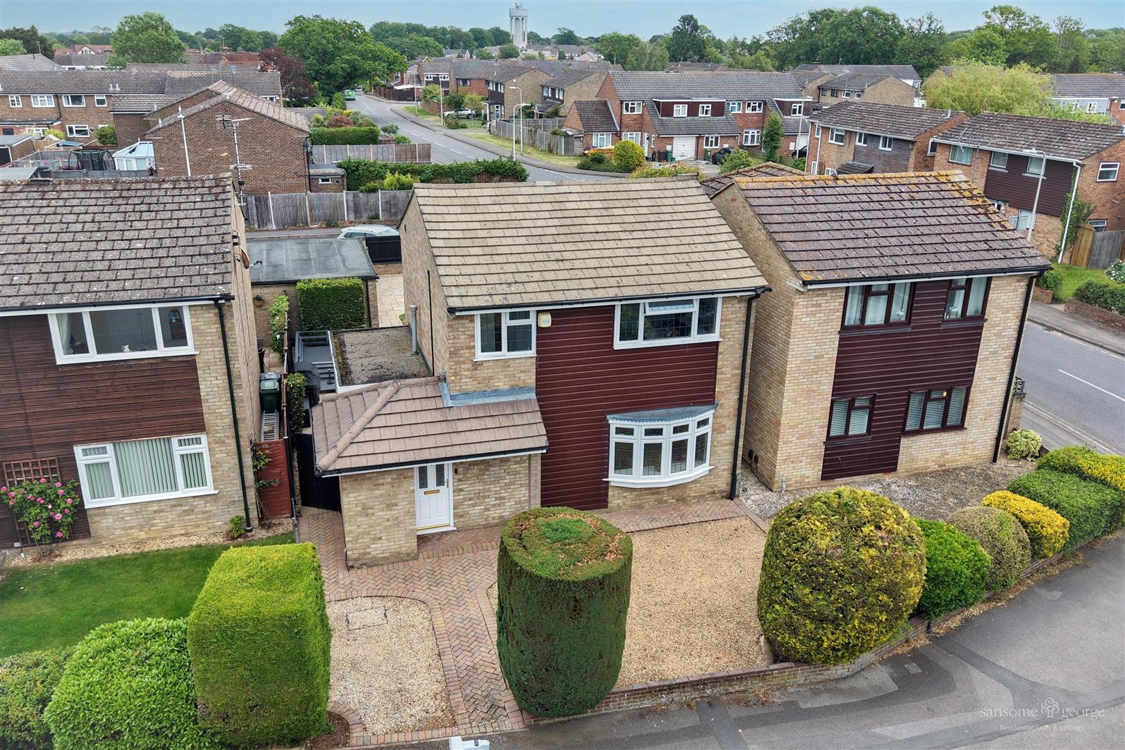 3 bed property in Little Heath Road, Reading